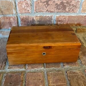 Vtg Lane presented by Sellman Furniture Mini Hinged Cedar Chest
